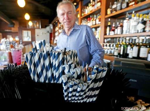 Seattle Enforces Ban on Plastic Straws and Utensils in Restaurants and Bars