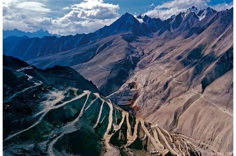 Scientists Uncover Earth s Youngest Banded Iron Formation in Western China