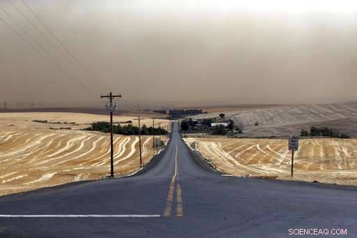 Oregon Wheat Farmers Fight Wildfire Threatening Crops