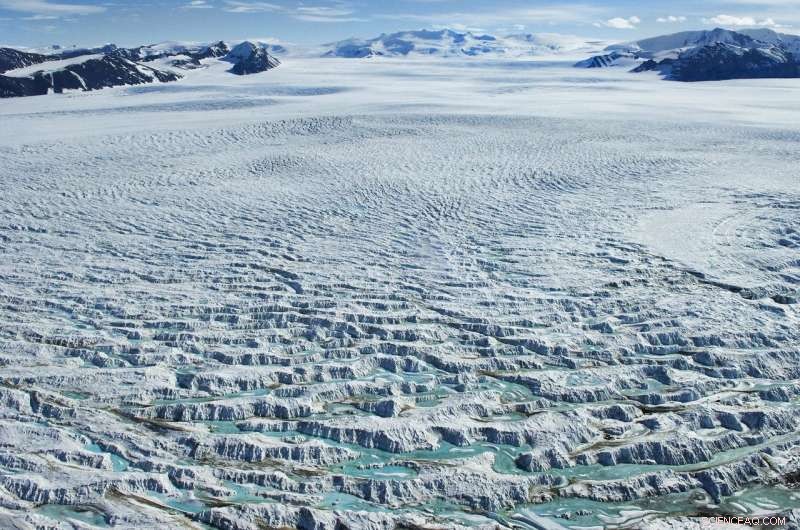 Antarctic Ice Shelf Collapse: New Study Quantifies Sea‑Level Rise Impact