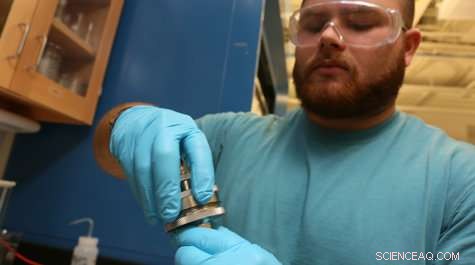 Chemists Investigate Air Pollution Through Synthetic Cloud Studies