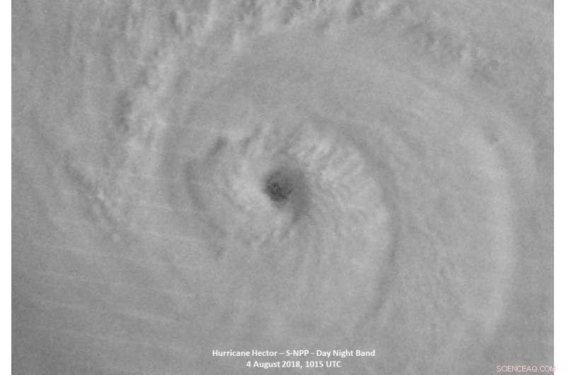 Suomi NPP Satellite Captures Night‑time and Infrared Images of Hurricane Hector
