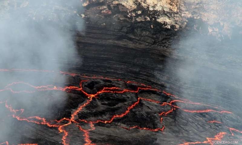 How Bubble Size Shapes Volcanic Gas Composition—and What It Means for Eruption Monitoring