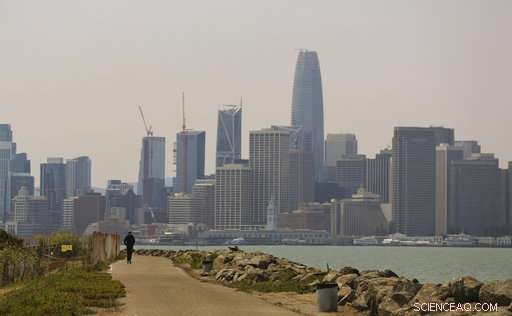 Distant Wildfires Cast Smog Over California’s Capital, Raising Air Quality Alerts