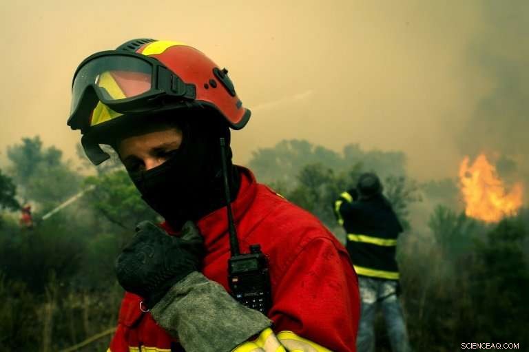 Intense Smoke Blanket Over Southern Portugal Beaches Amid Ongoing Wildfires