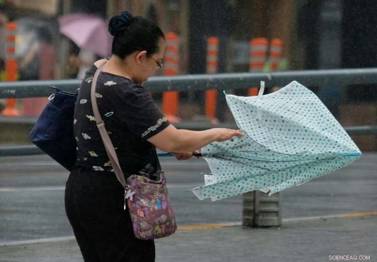 Typhoon Shanshan Hits Japan’s East Coast, Leaving Tokyo Unscathed