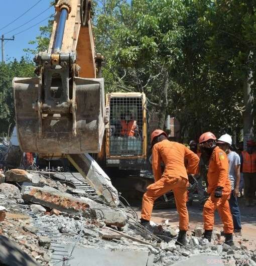 Aftershock Shakes Survivors in Indonesia Following Deadly Quake