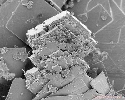 Scientists Discover Rapid Production Method for CO2-Storage Mineral