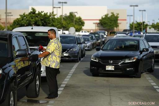 Big Island Prepares for Hurricane Lane: Residents Brace for Strong Winds