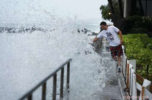 Hurricane Lane Heads Toward Hawaii, Brings 120‑mph Winds