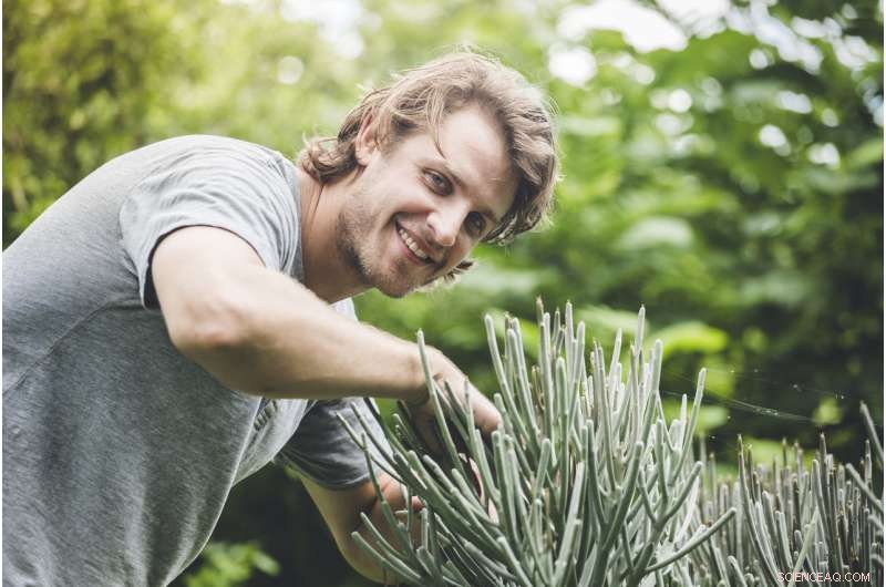 Uniting Tropical Scientists: A Call for Collaborative Research