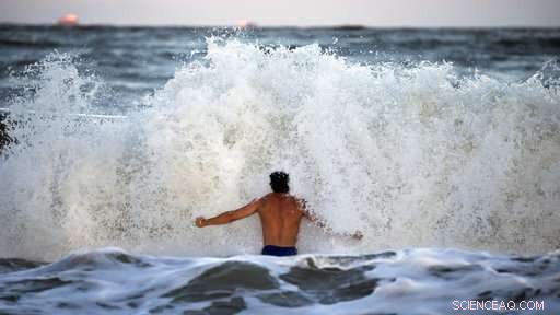 Hurricane Florence’s Outer Bands Bring Heavy Wind and Rain to the Carolinas