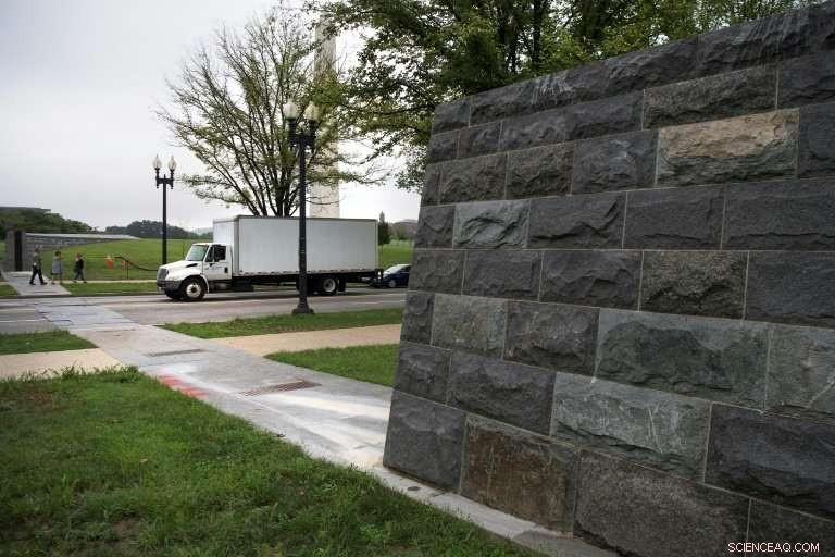 Washington DC Prepares Levee to Mitigate Hurricane Florence Flood Threat