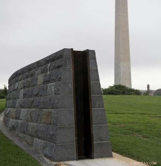 Washington DC Prepares Levee to Mitigate Hurricane Florence Flood Threat