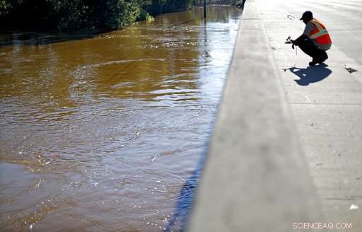 Hurricane Florence Death Toll Rises to 37 as President Trump Visits Affected Communities