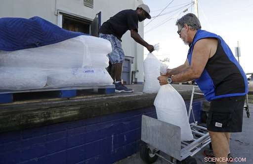 Hurricane Florence Death Toll Rises to 37 as President Trump Visits Affected Communities