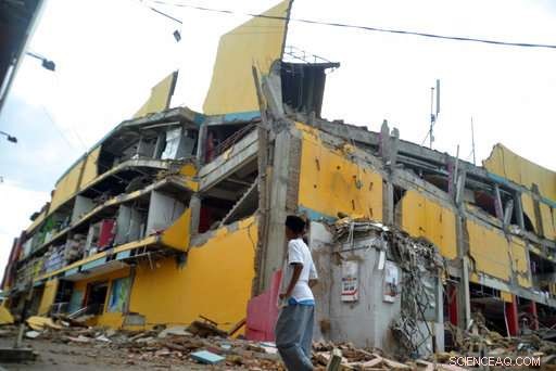 Indonesia Tsunami: Death Toll Nears 400, Likely to Rise