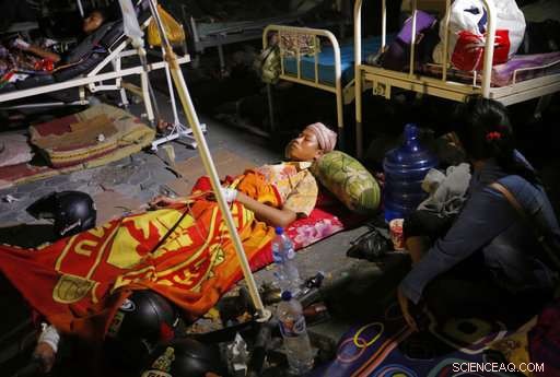 Indonesia Tsunami: Death Toll Nears 400, Likely to Rise