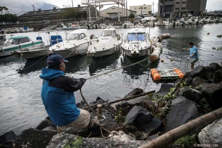 Severe Typhoon Strikes Okinawa, Threatens Mainland Japan