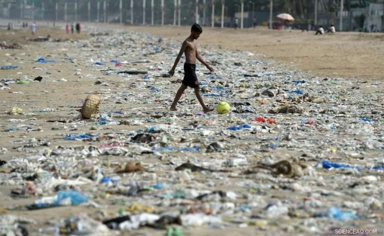 Mumbai’s Blue Squad Enforces India’s Single‑Use Plastic Ban