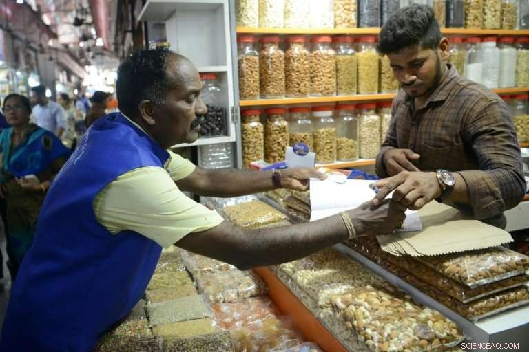 Mumbai’s Blue Squad Enforces India’s Single‑Use Plastic Ban