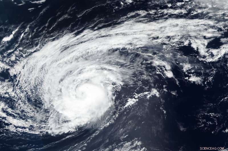 Suomi NPP Satellite Uncovers Distorted Eye of Hurricane Leslie