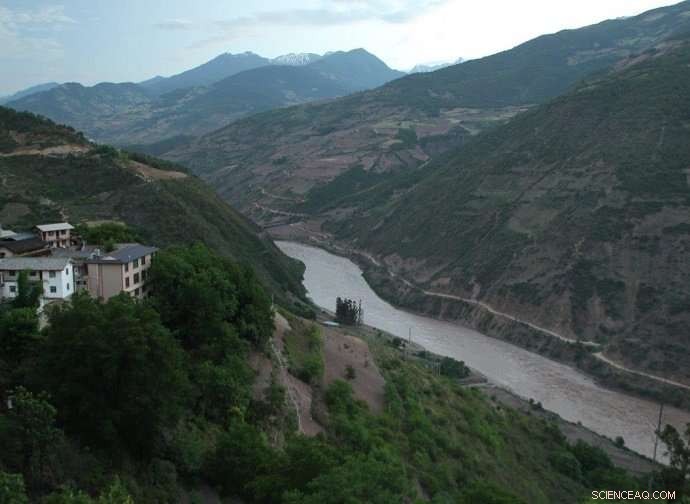 New Insights into Mekong River Incision During the Mid‑Miocene Monsoon Surge