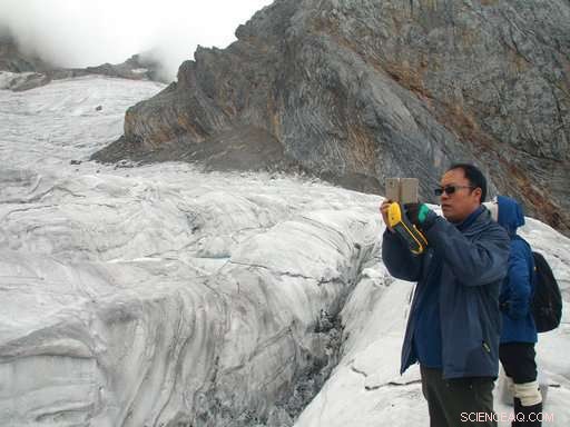 Rapidly Melting Glacier in China Attracts Tourists Amid Growing Climate Concerns