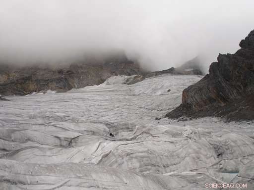 Rapidly Melting Glacier in China Attracts Tourists Amid Growing Climate Concerns