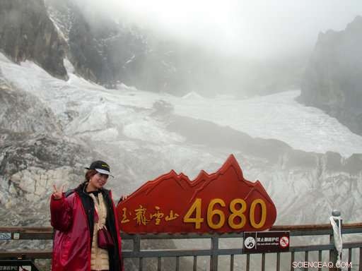 Rapidly Melting Glacier in China Attracts Tourists Amid Growing Climate Concerns