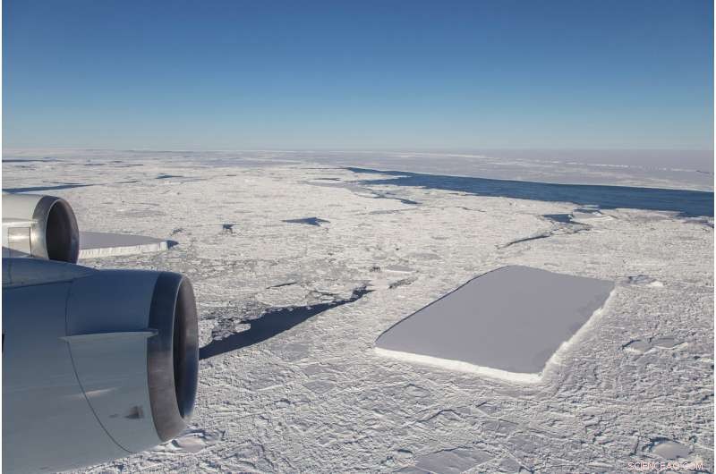 NASA IceBridge Flight Uncovers Two Rectangular Icebergs in Antarctic Peninsula