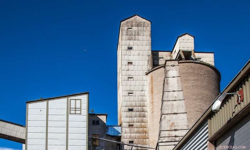 Country‑Specific Levels of 45 Environmental Contaminants in Mother‑Child Cohorts: Findings from the HELIX Study