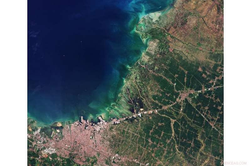 Satellite View of Semarang, Indonesia: Copernicus Sentinel‑2B Imagery