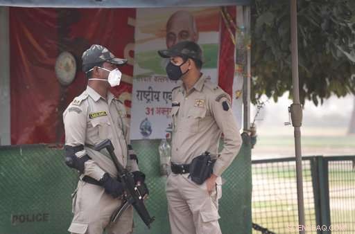New Delhi Suffers Hazardous Smog After Diwali Festivities