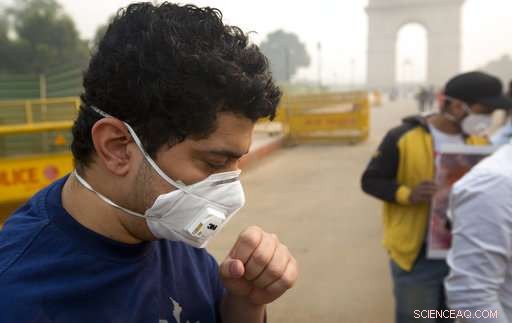 New Delhi Suffers Hazardous Smog After Diwali Festivities