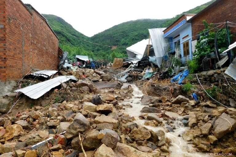 12 Lives Lost in Central Vietnam Floods and Landslides: Official Report
