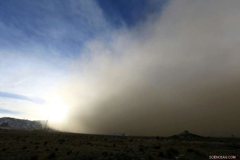 Massive Sandstorm Engulfs Northwest China as Beijing Suffers from Dense Smog