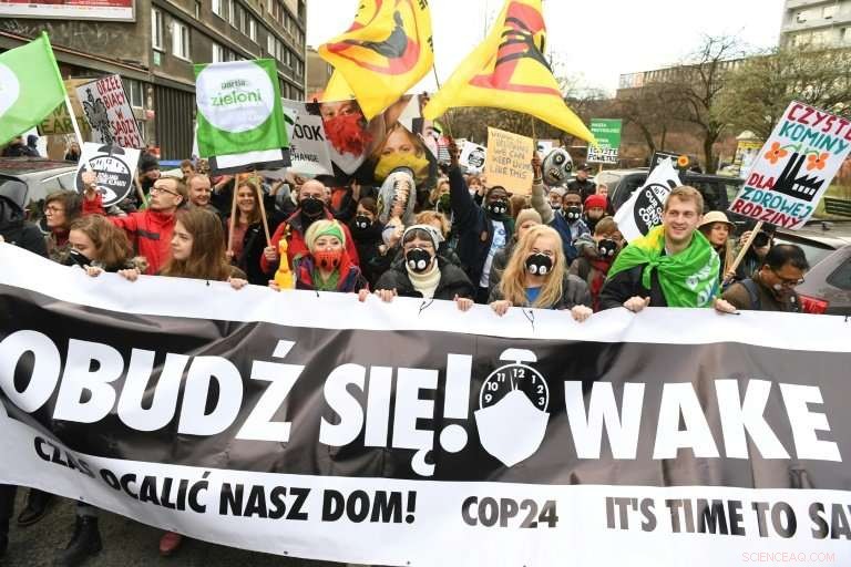 Global Divide Persists as Nations Stall at UN Climate Summit