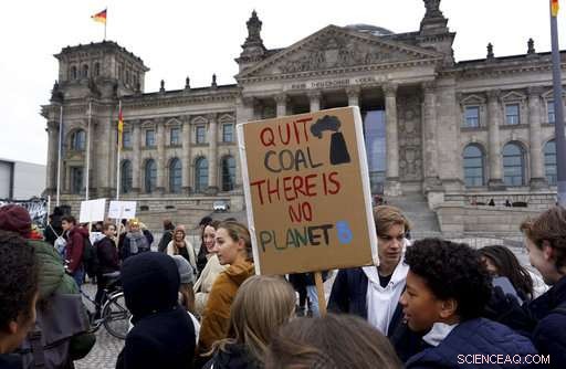 Island Nations Push for Climate Action, Prompting Extension of UN Talks