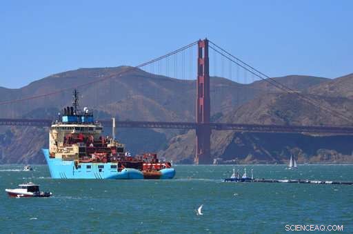 Large Barrier Ineffective at Trapping Plastic Waste in the Pacific Ocean