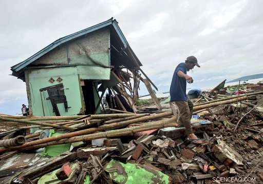 Indonesian Tsunami Claims Over 370 Lives: Death Toll Rises