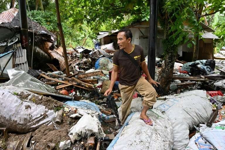 Indonesia Seeks Survivors as Tsunami Death Toll Rises to 373