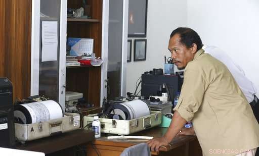 Indonesia Expands No‑Go Zone After Volcanic Eruption Triggers Tsunami