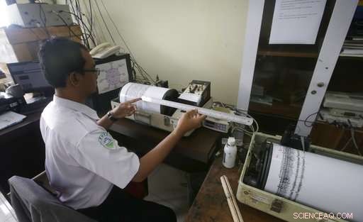 Indonesia Expands No‑Go Zone After Volcanic Eruption Triggers Tsunami