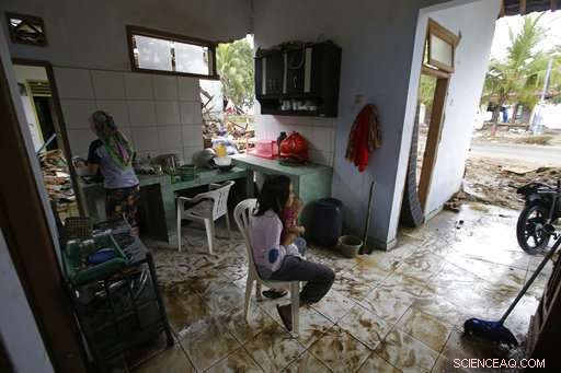 Indonesia Expands No‑Go Zone After Volcanic Eruption Triggers Tsunami