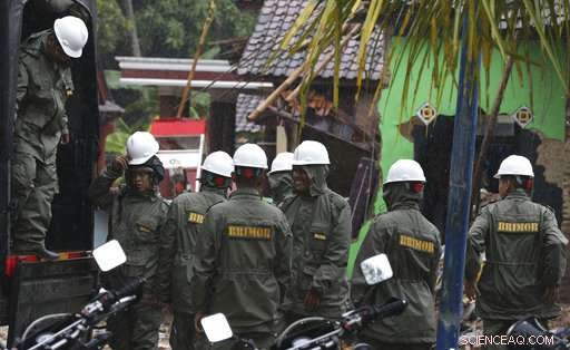 Indonesia Expands No‑Go Zone After Volcanic Eruption Triggers Tsunami