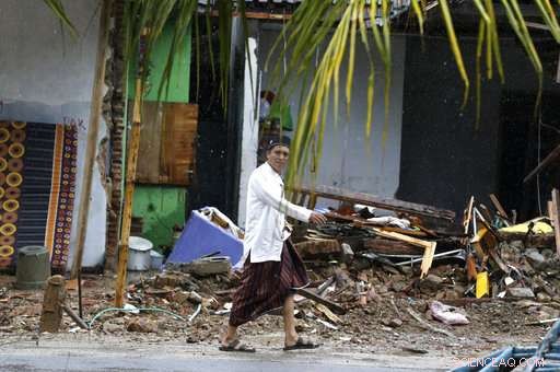 Indonesia Expands No‑Go Zone After Volcanic Eruption Triggers Tsunami