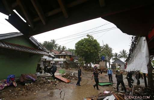 Indonesia Issues Coastal Evacuation Warning Near Volcano Amid Tsunami Threat