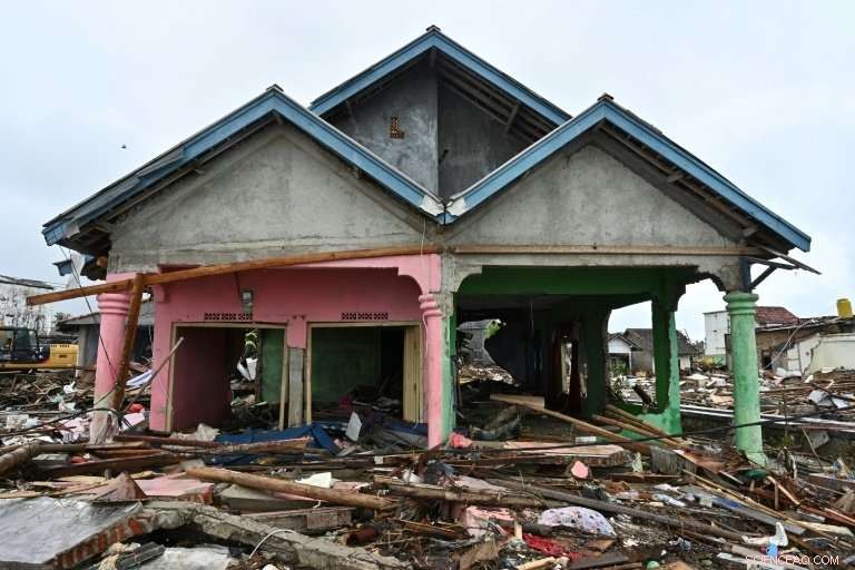 Indonesia Town Faces Chaos Amid Rising Tsunami Threat