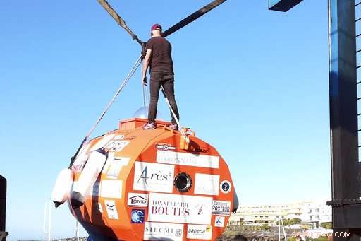 Frenchman Attempts Atlantic Crossing in Homemade Resin Capsule, Relying on Ocean Currents